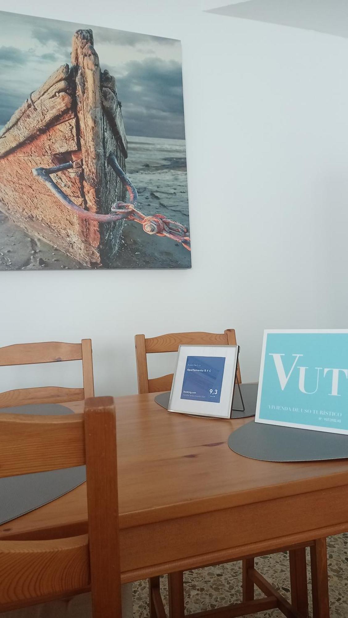 Apartamento R Y C Avilés Eksteriør billede